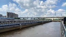 三人行环境：污水“变形记”，守护碧水蓝天